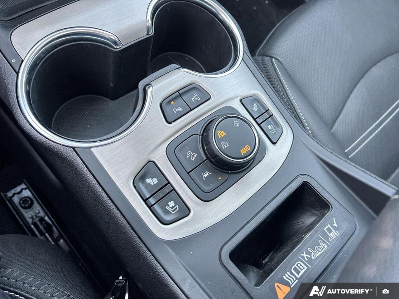 2024 GMC Terrain Denali PANORAMIC SUNROOF | HEATED & AIRCOOLED SEATS | LOW Photo