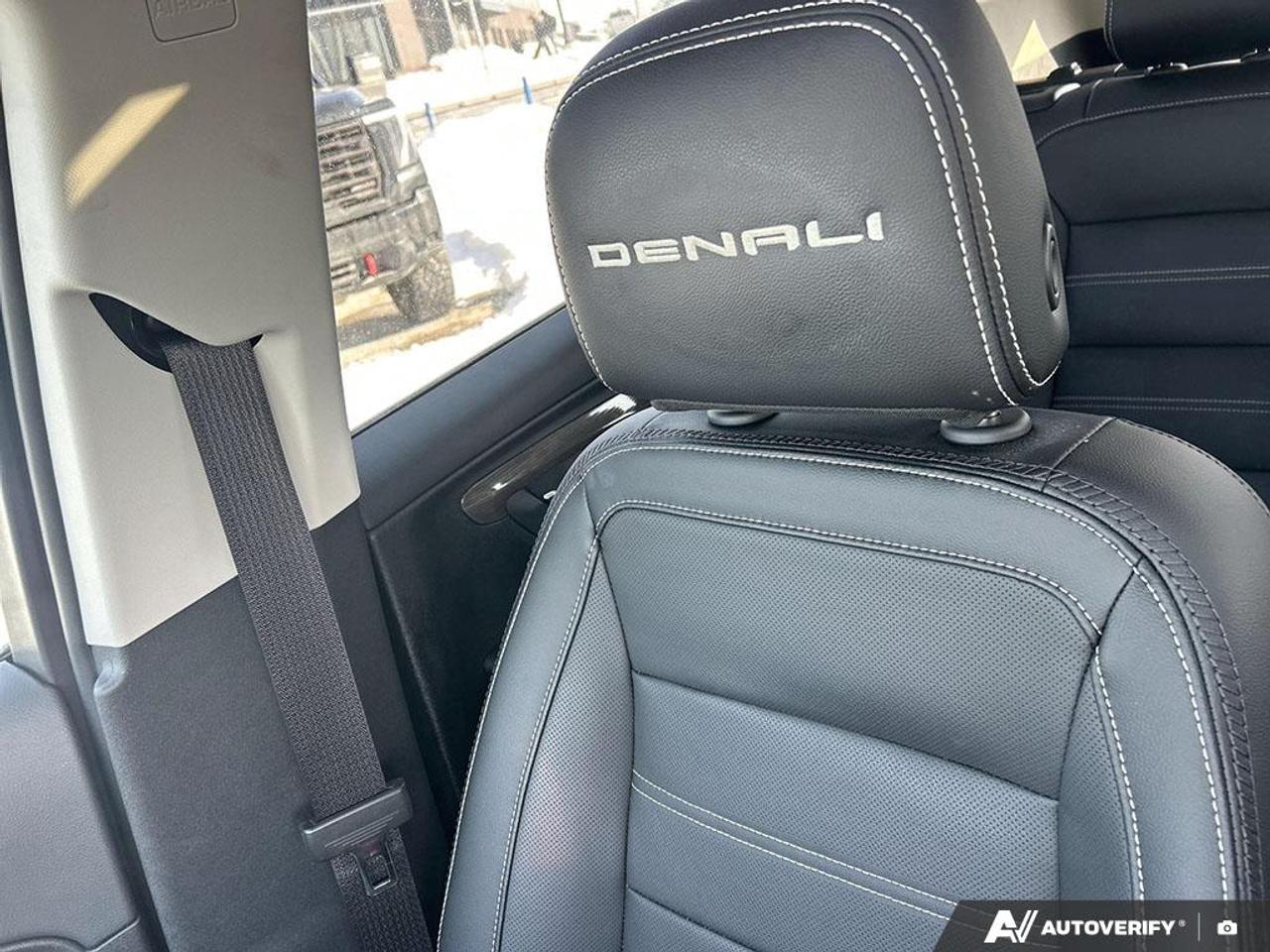 2024 GMC Terrain Denali PANORAMIC SUNROOF | HEATED & AIRCOOLED SEATS | LOW Photo