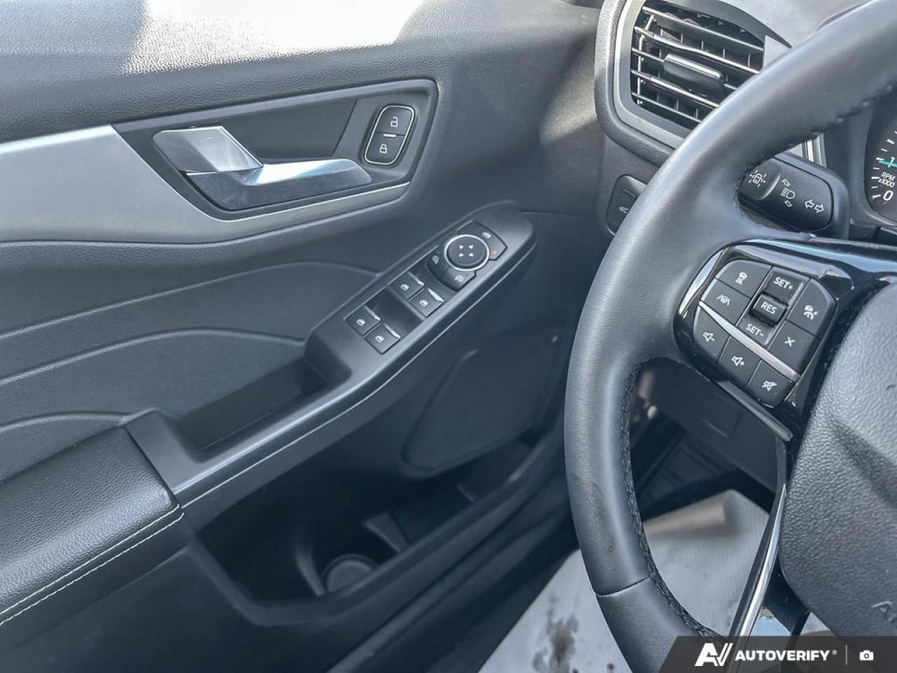 2022 Ford Escape SEL Photo