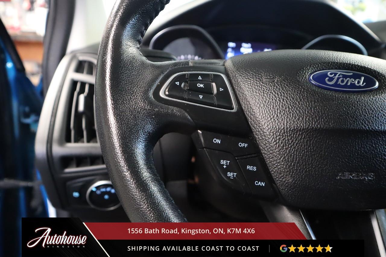 2015 Ford Focus SE ONLY 39,760 KM! Photo