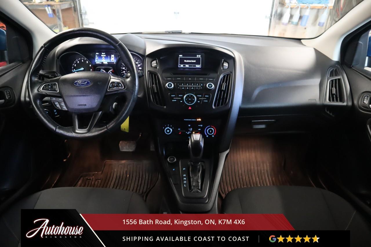 2015 Ford Focus SE ONLY 39,760 KM! Photo