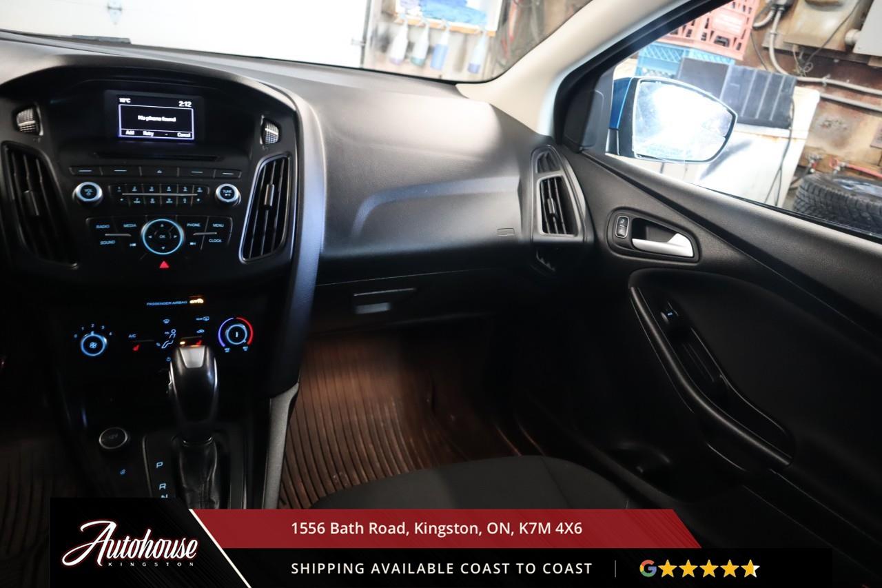 2015 Ford Focus SE ONLY 39,760 KM! Photo