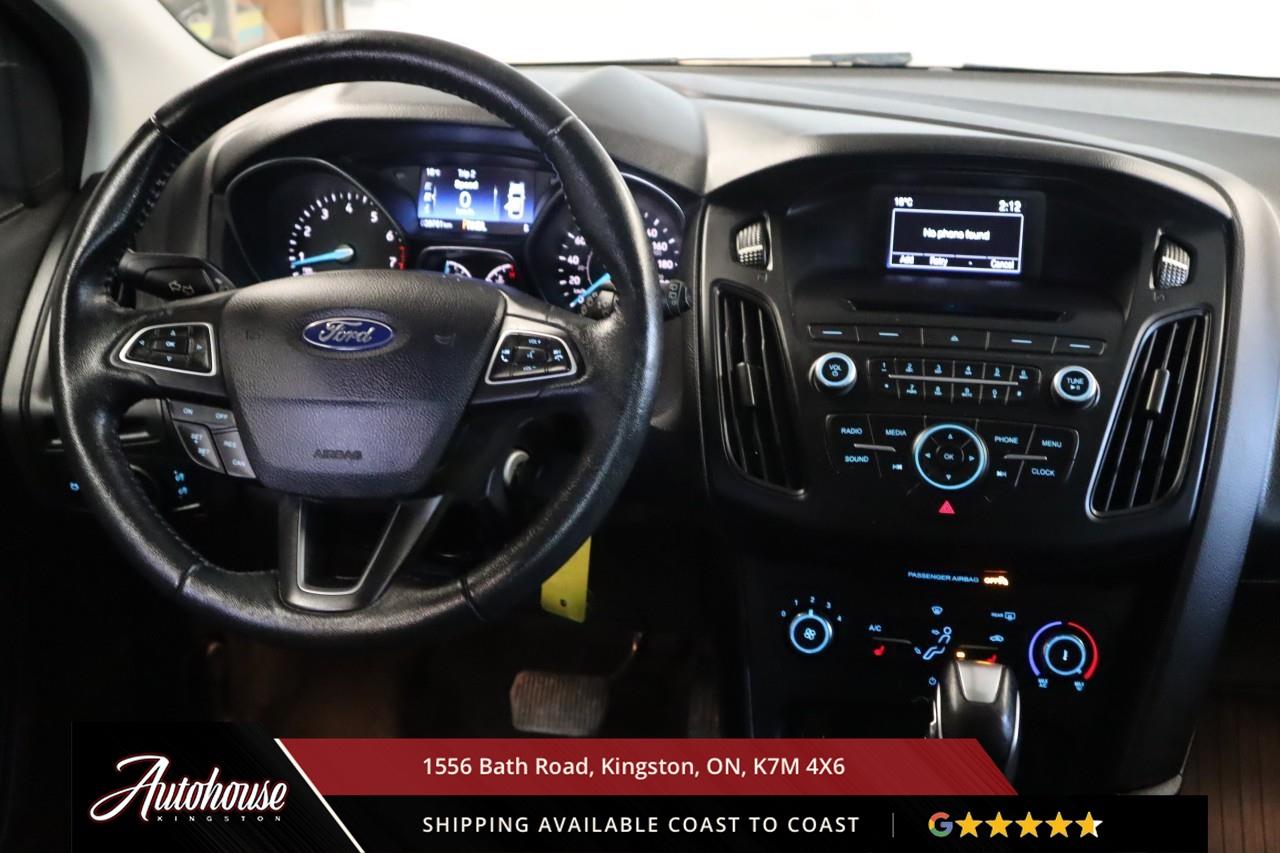 2015 Ford Focus SE ONLY 39,760 KM! Photo