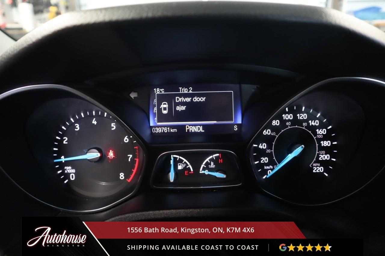 2015 Ford Focus SE ONLY 39,760 KM! Photo