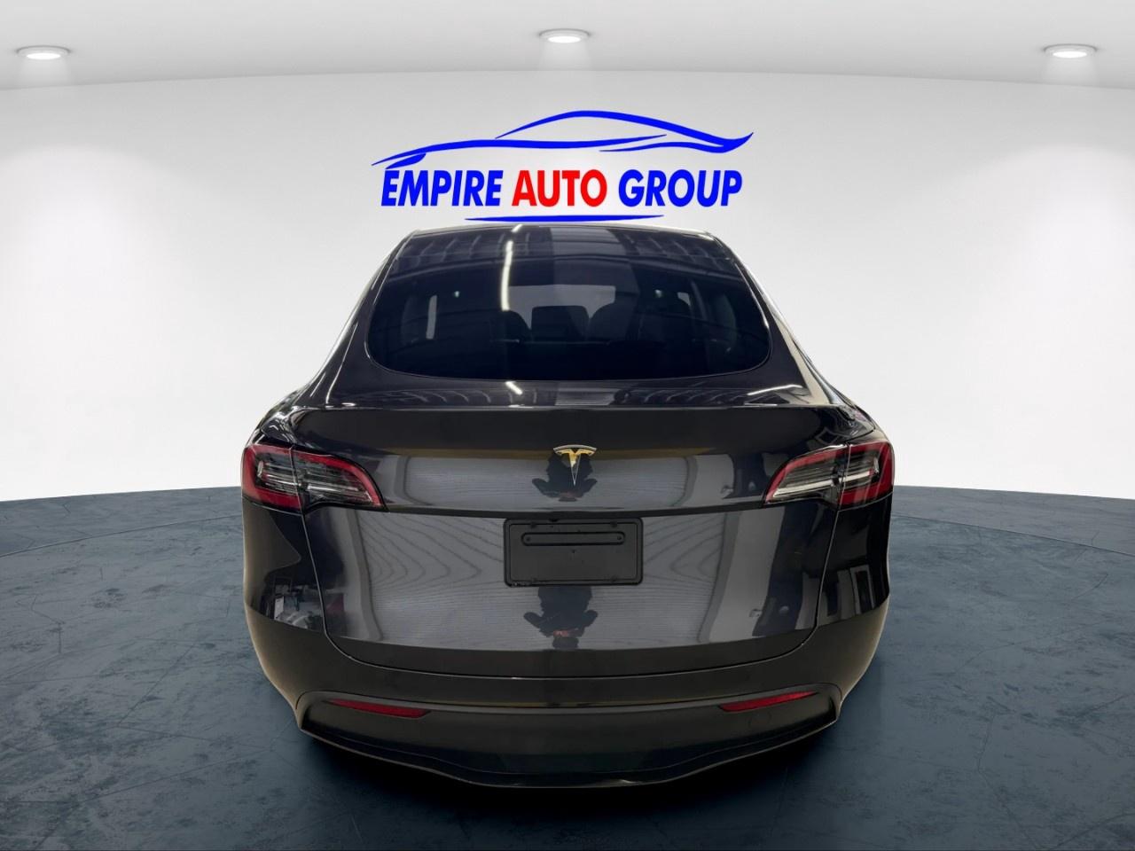 2024 Tesla Model Y PERFORMANCE Photo