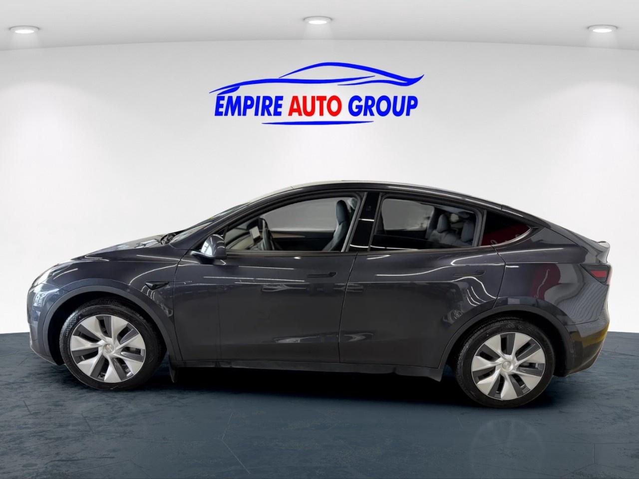 2024 Tesla Model Y PERFORMANCE Photo