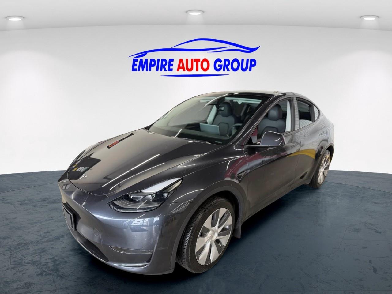 2024 Tesla Model Y PERFORMANCE Photo0