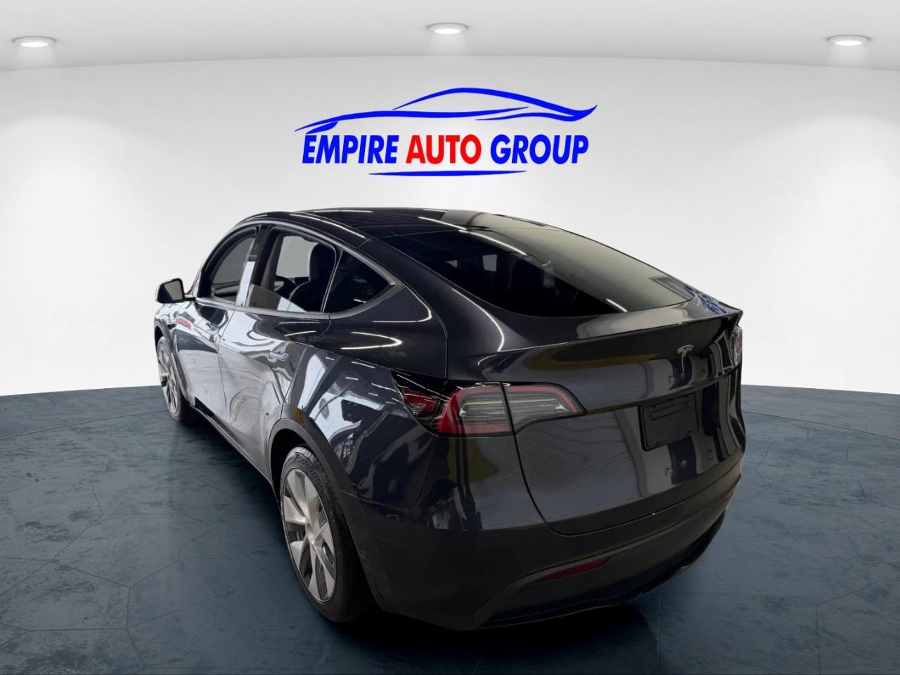 2024 Tesla Model Y PERFORMANCE Photo4