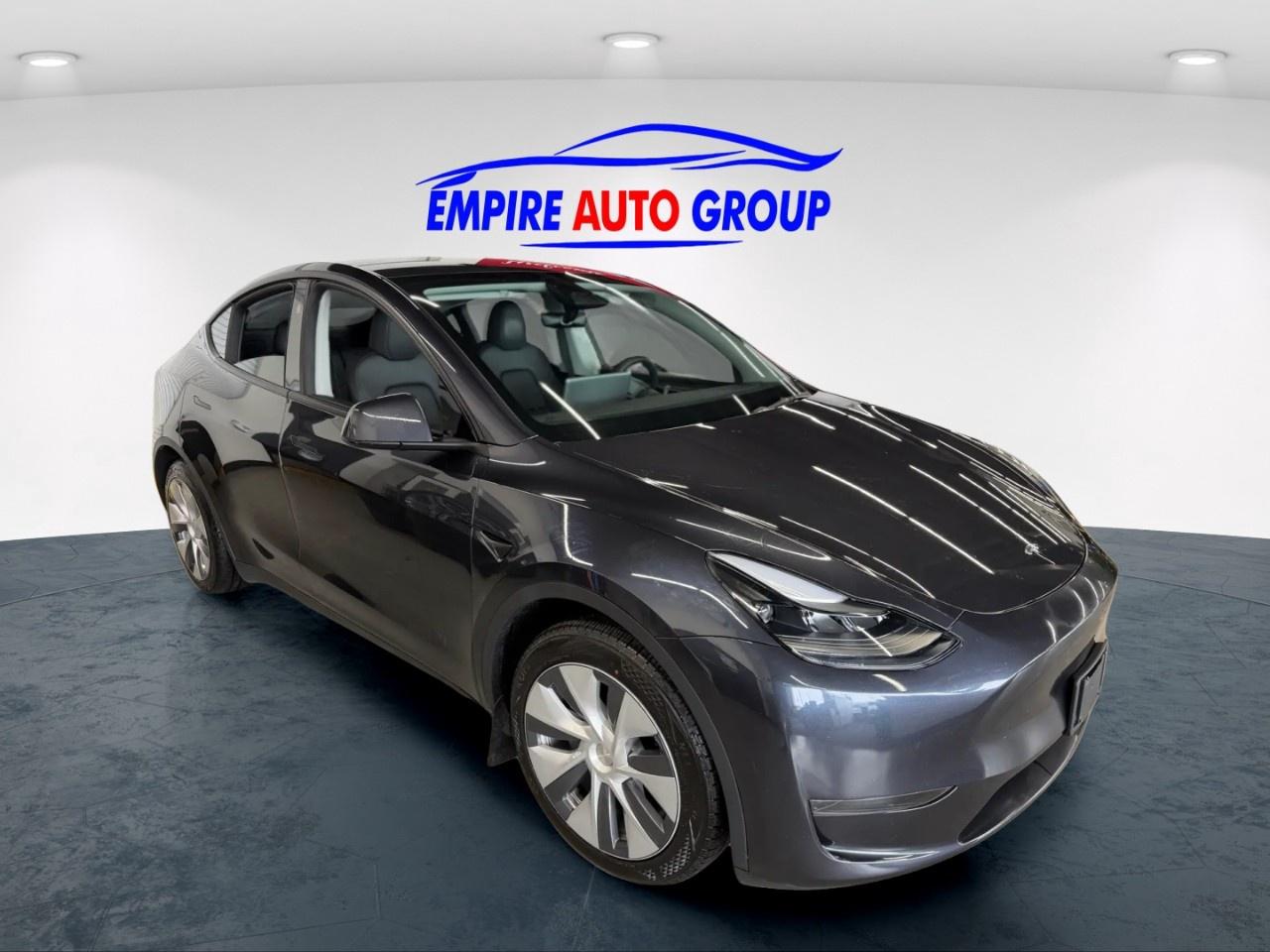 2024 Tesla Model Y PERFORMANCE Photo