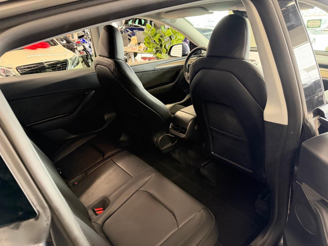 2024 Tesla Model Y PERFORMANCE Photo