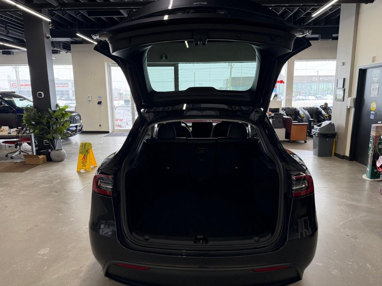 2024 Tesla Model Y PERFORMANCE Photo
