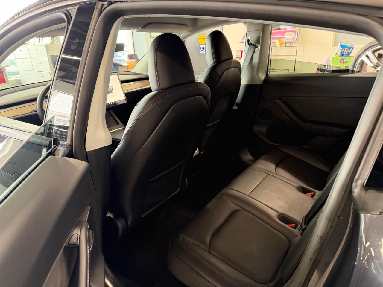 2024 Tesla Model Y PERFORMANCE Photo