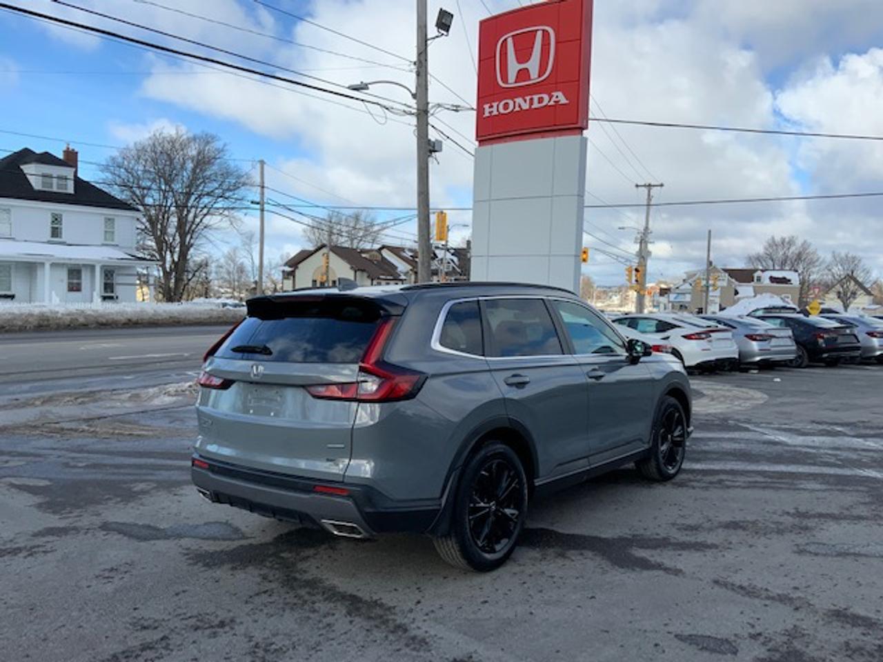 2023 Honda CR-V Hybrid Touring Photo