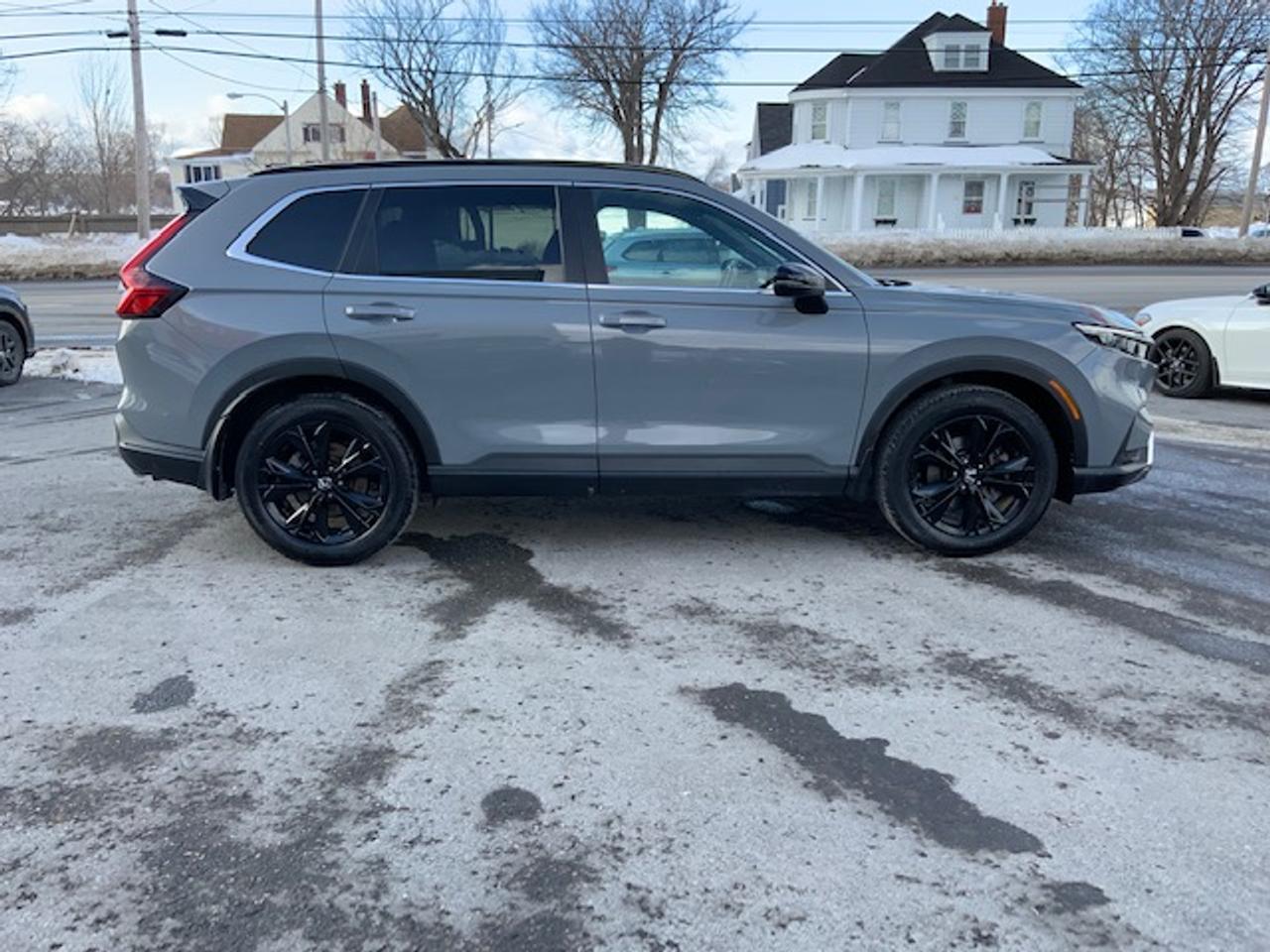 2023 Honda CR-V Hybrid Touring Photo4