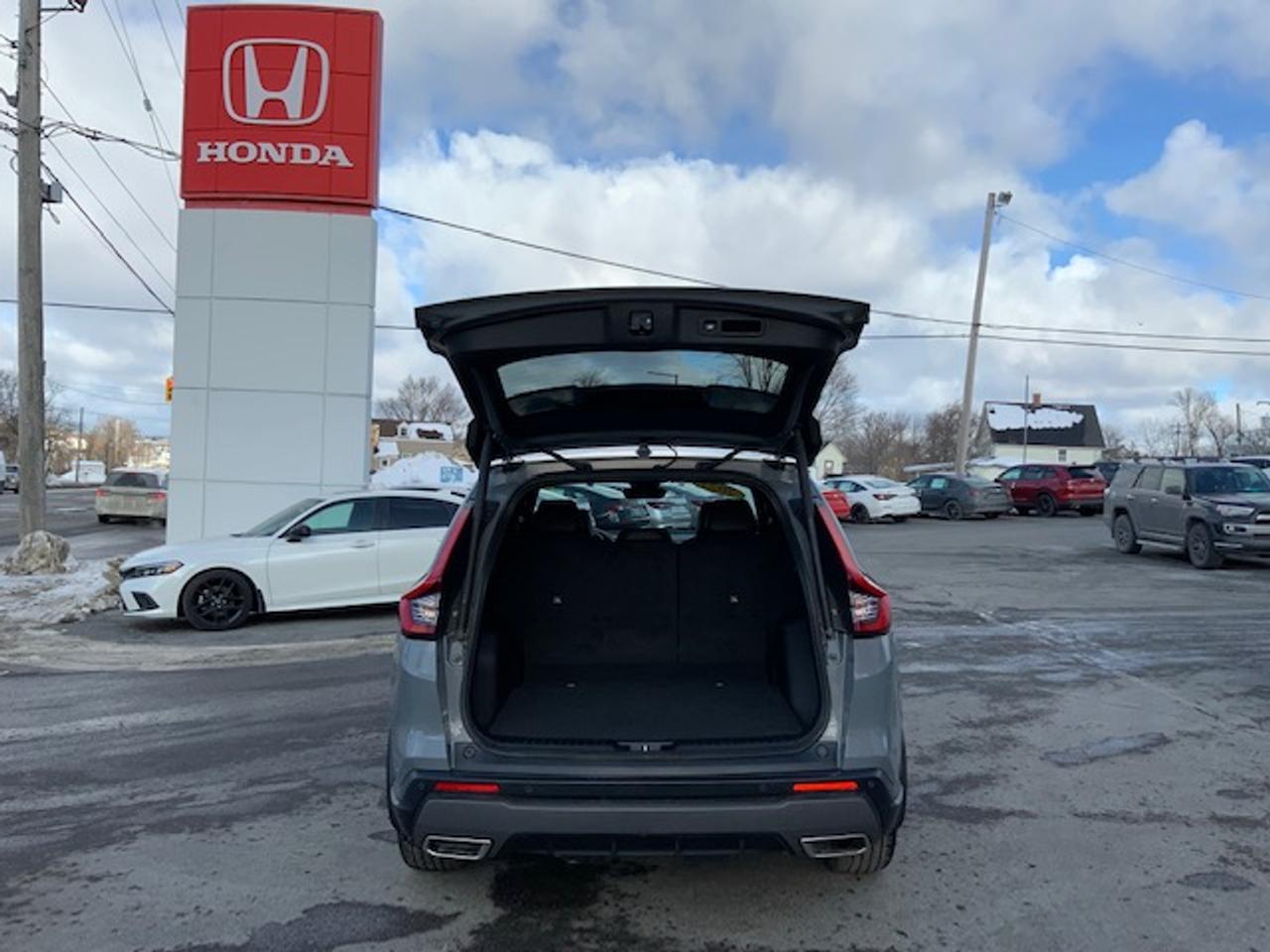 2023 Honda CR-V Hybrid Touring Photo