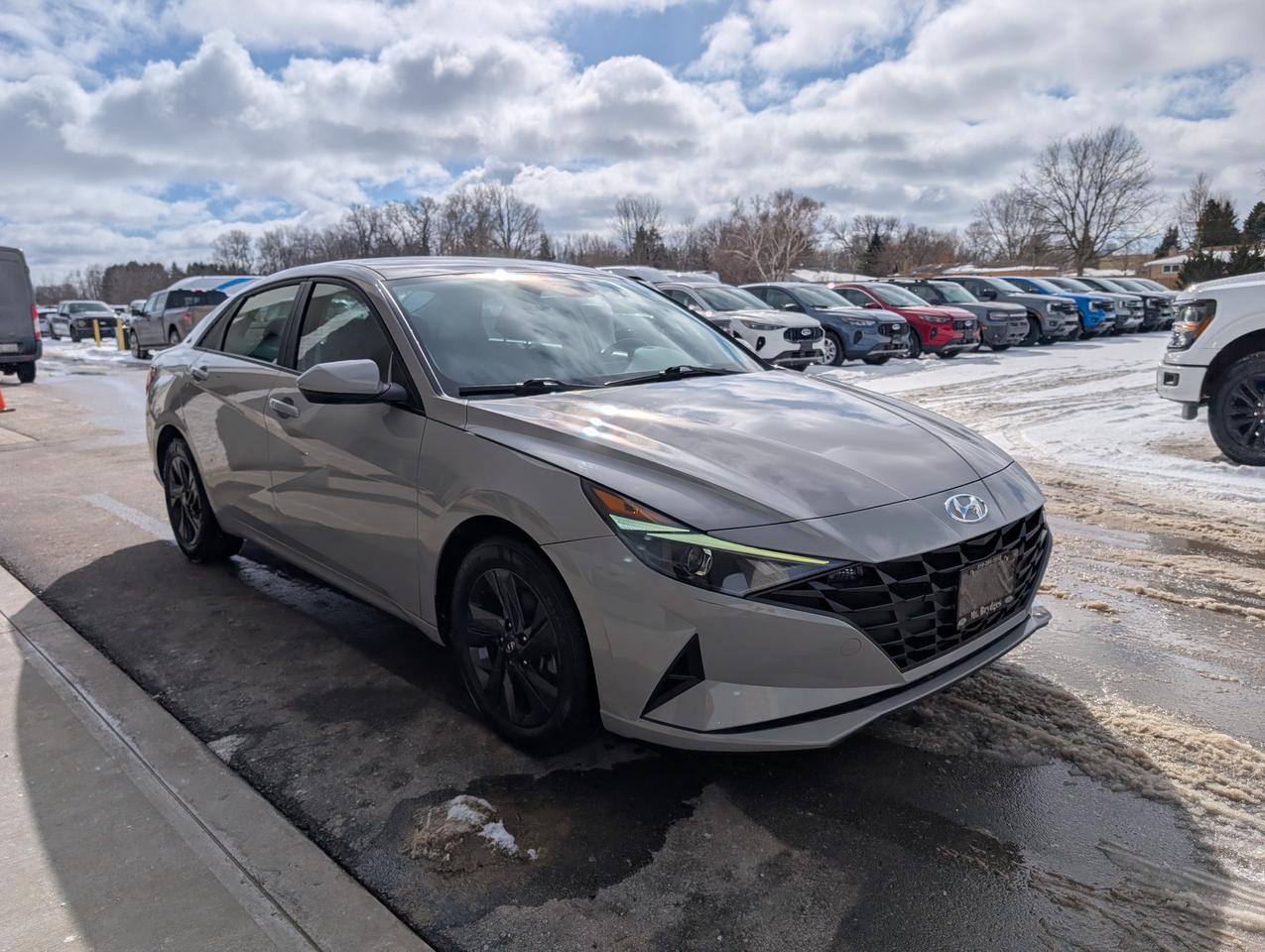 2022 Hyundai Elantra Preferred Photo