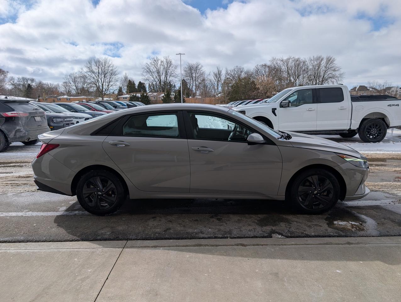 2022 Hyundai Elantra Preferred Photo