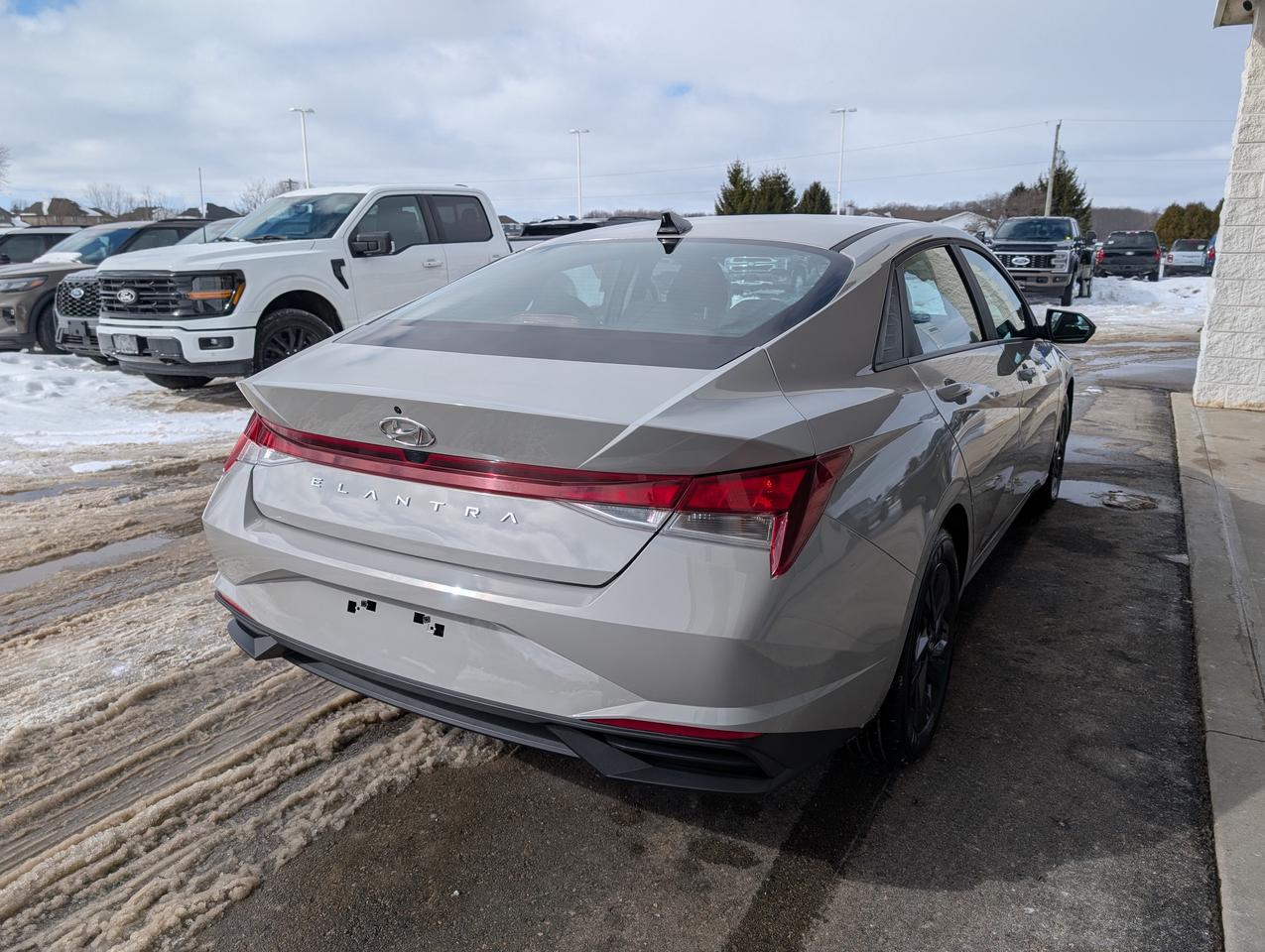 2022 Hyundai Elantra Preferred Photo
