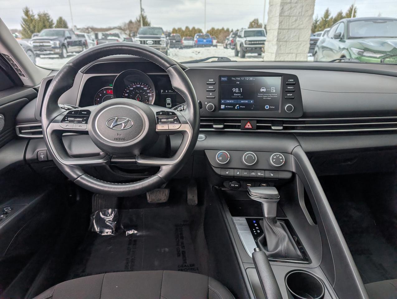 2022 Hyundai Elantra Preferred Photo
