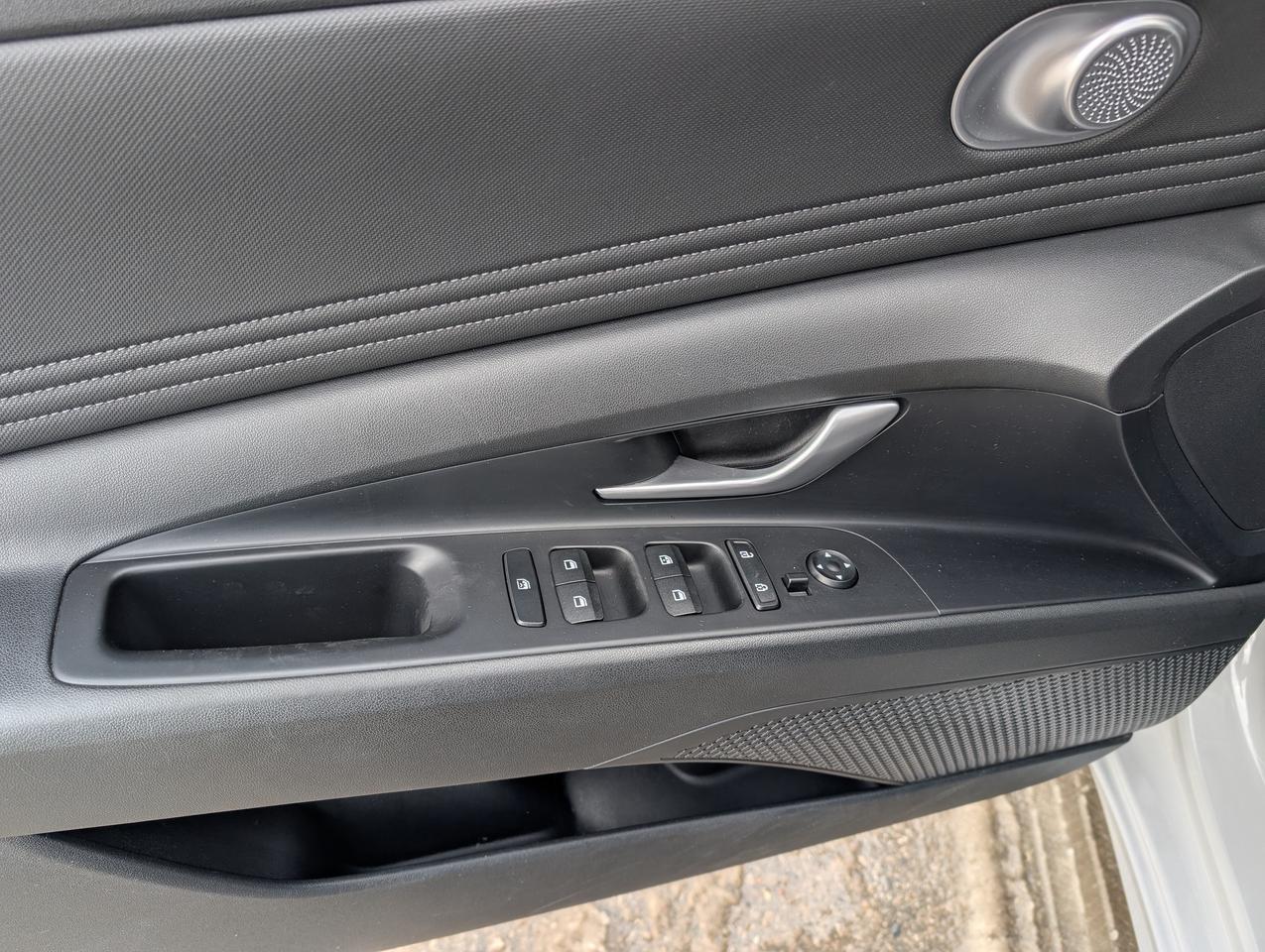 2022 Hyundai Elantra Preferred Photo