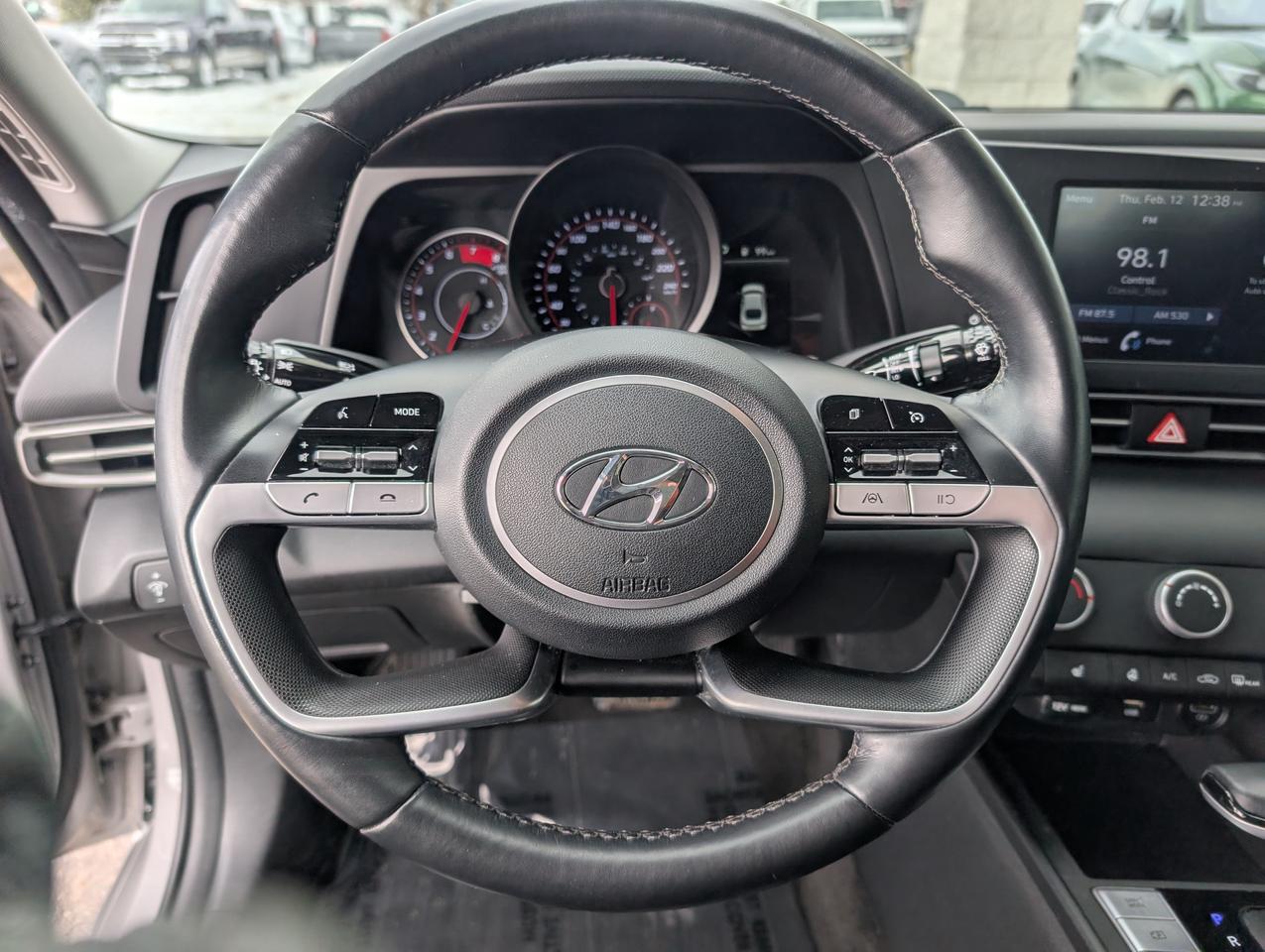 2022 Hyundai Elantra Preferred Photo