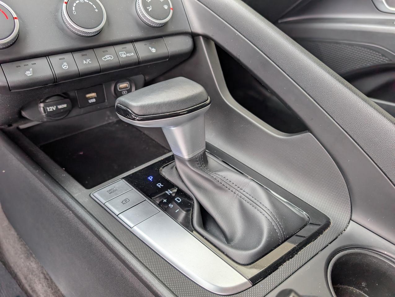 2022 Hyundai Elantra Preferred Photo
