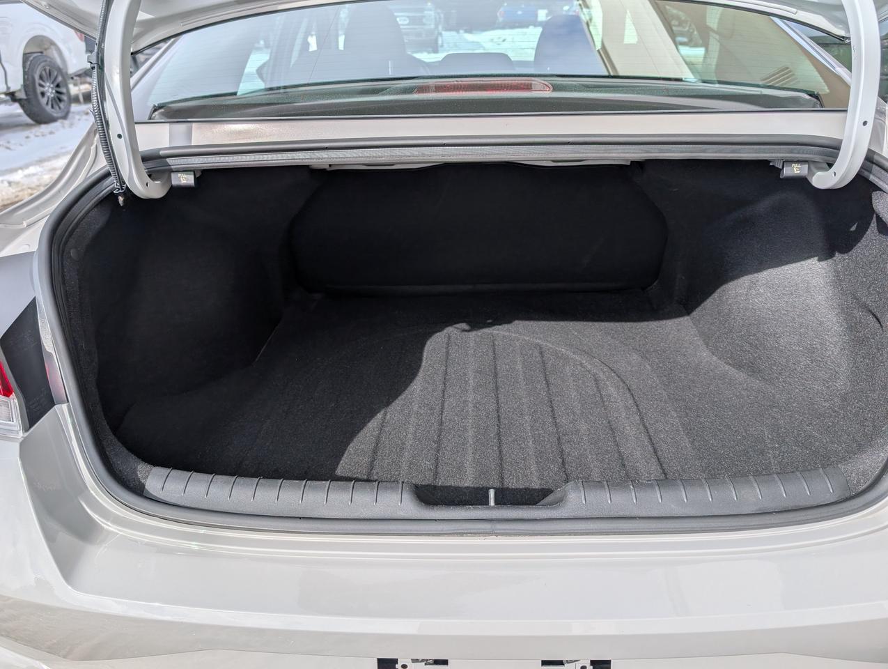 2022 Hyundai Elantra Preferred Photo