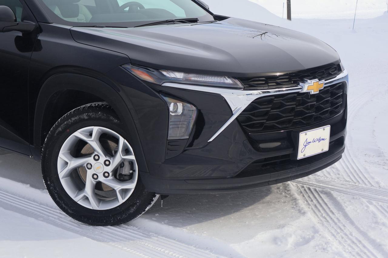 2024 Chevrolet Trax LS | | Bluetooth | Photo2