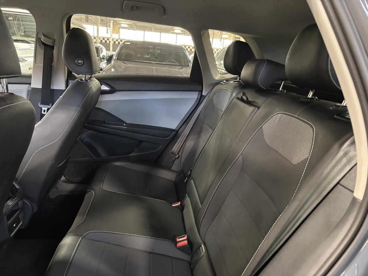 2024 Volkswagen Taos Comfortline|ALLOYS|LEATHER|SUEDE|CARPLAY|HEATSEATS Photo