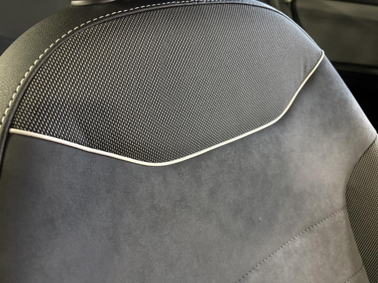 2024 Volkswagen Taos Comfortline|ALLOYS|LEATHER|SUEDE|CARPLAY|HEATSEATS Photo