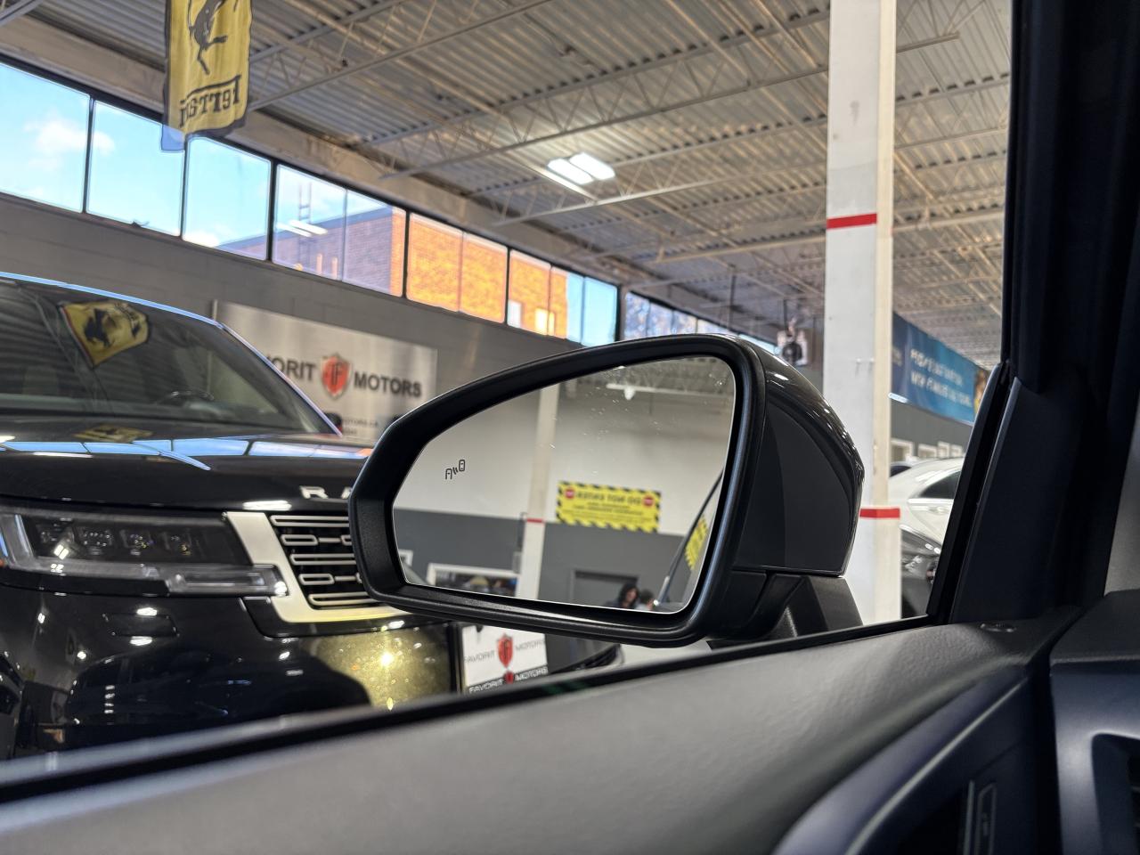 2024 Volkswagen Taos Comfortline|ALLOYS|LEATHER|SUEDE|CARPLAY|HEATSEATS Photo