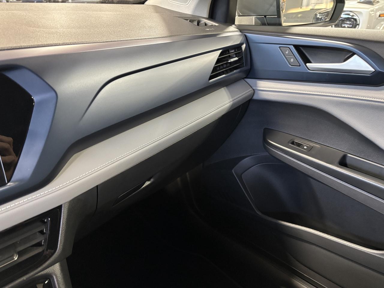 2024 Volkswagen Taos Comfortline|ALLOYS|LEATHER|SUEDE|CARPLAY|HEATSEATS Photo