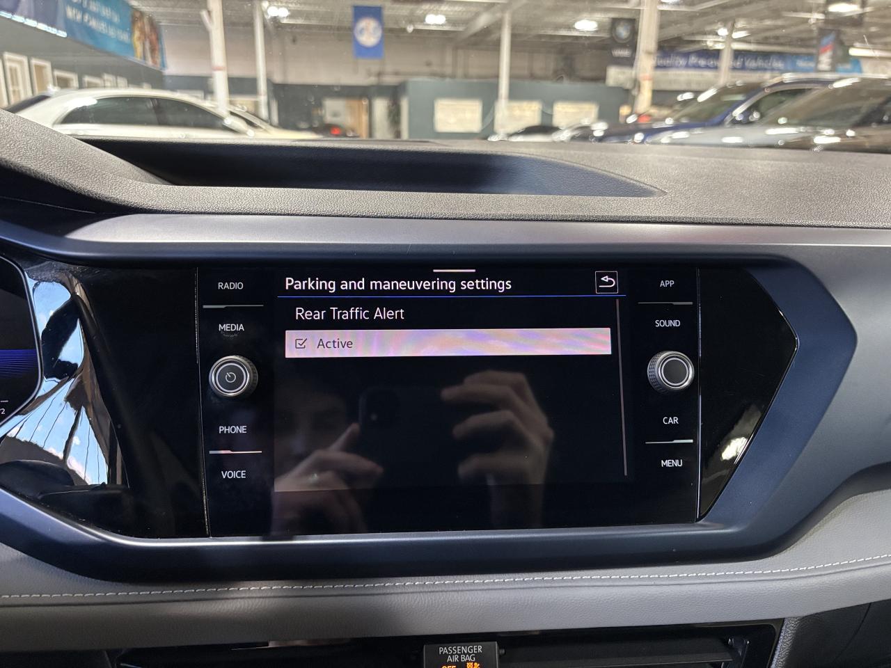 2024 Volkswagen Taos Comfortline|ALLOYS|LEATHER|SUEDE|CARPLAY|HEATSEATS Photo