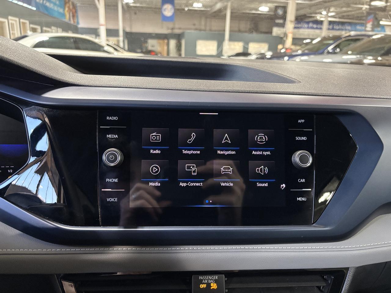 2024 Volkswagen Taos Comfortline|ALLOYS|LEATHER|SUEDE|CARPLAY|HEATSEATS Photo