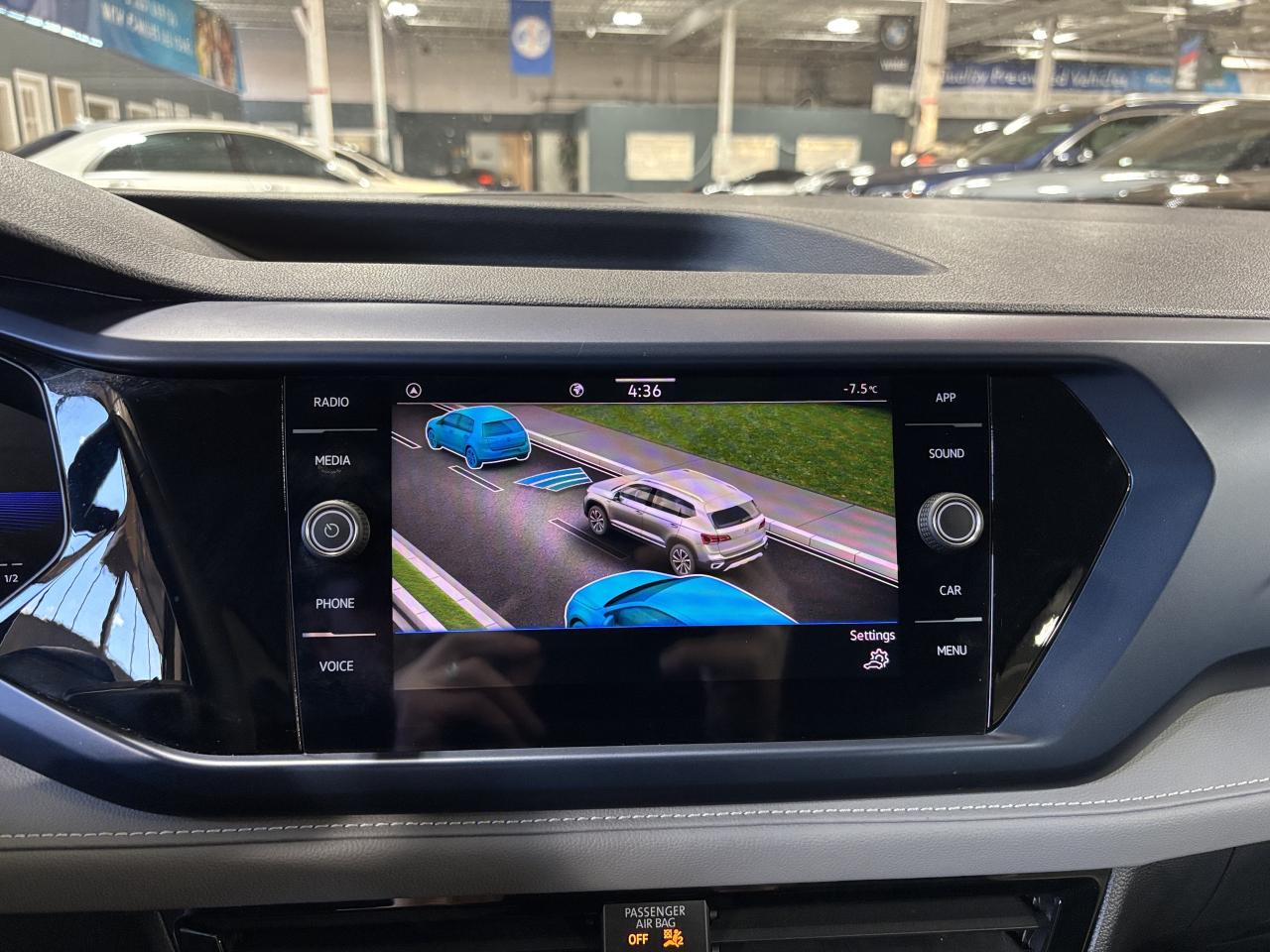 2024 Volkswagen Taos Comfortline|ALLOYS|LEATHER|SUEDE|CARPLAY|HEATSEATS Photo