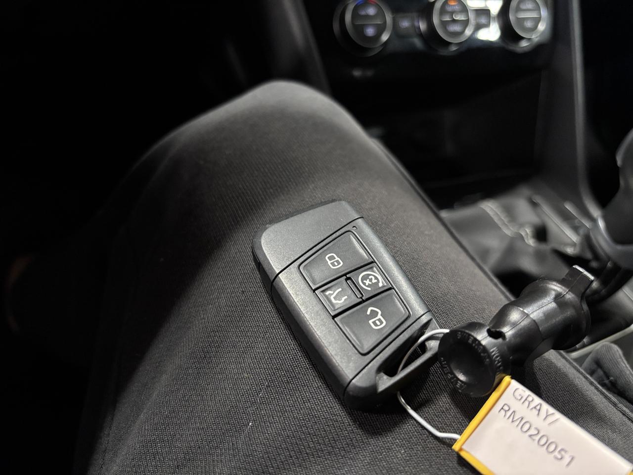 2024 Volkswagen Taos Comfortline|ALLOYS|LEATHER|SUEDE|CARPLAY|HEATSEATS Photo