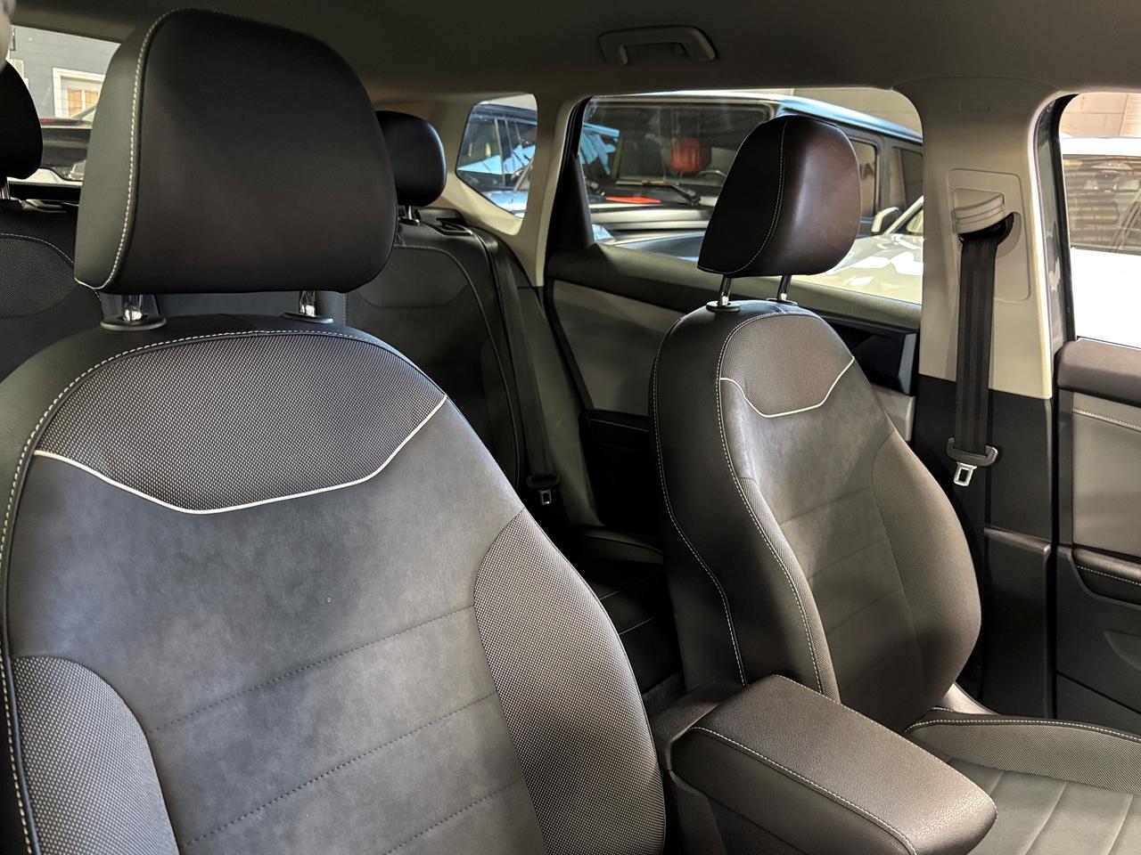 2024 Volkswagen Taos Comfortline|ALLOYS|LEATHER|SUEDE|CARPLAY|HEATSEATS Photo