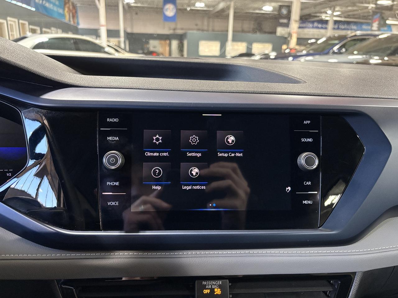 2024 Volkswagen Taos Comfortline|ALLOYS|LEATHER|SUEDE|CARPLAY|HEATSEATS Photo