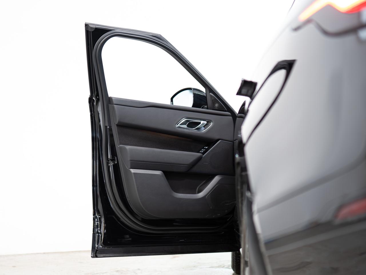 2024 Land Rover Range Rover Velar P250 | DYNAMIC | SE | MERIDIAN | PANO | 20 IN Photo