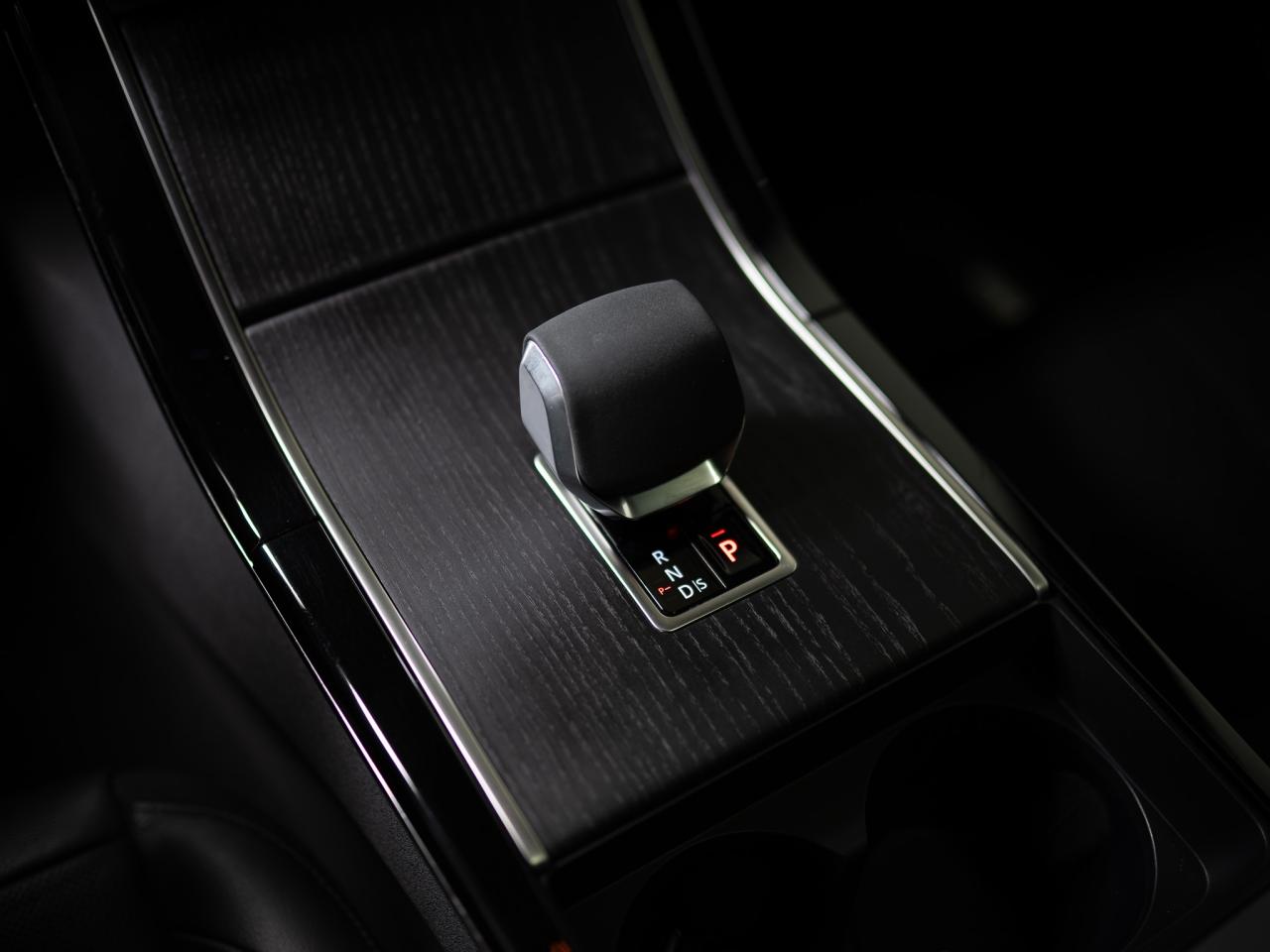 2024 Land Rover Range Rover Velar P250 | DYNAMIC | SE | MERIDIAN | PANO | 20 IN Photo