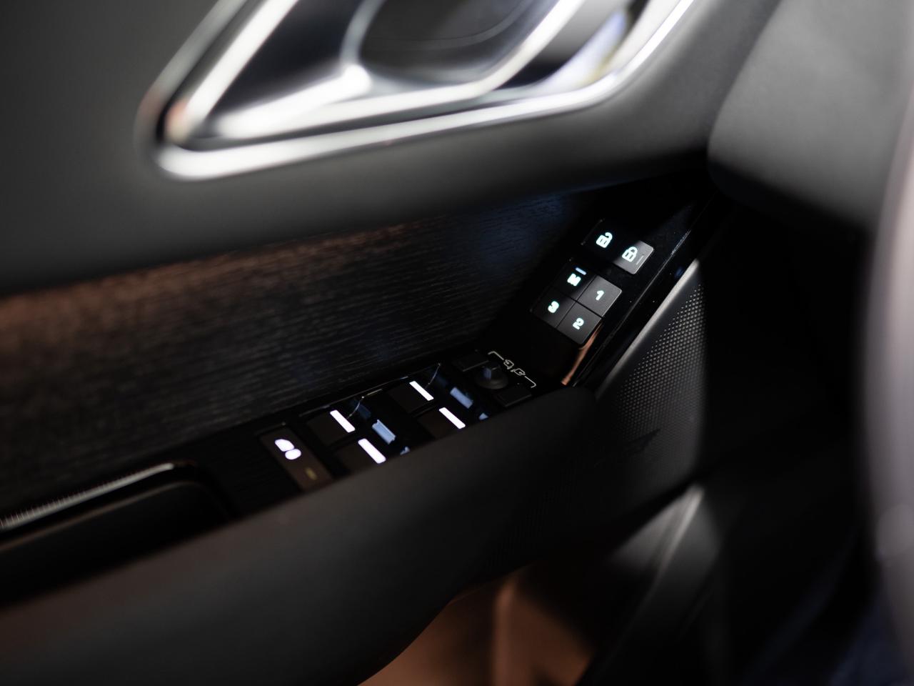 2024 Land Rover Range Rover Velar P250 | DYNAMIC | SE | MERIDIAN | PANO | 20 IN Photo