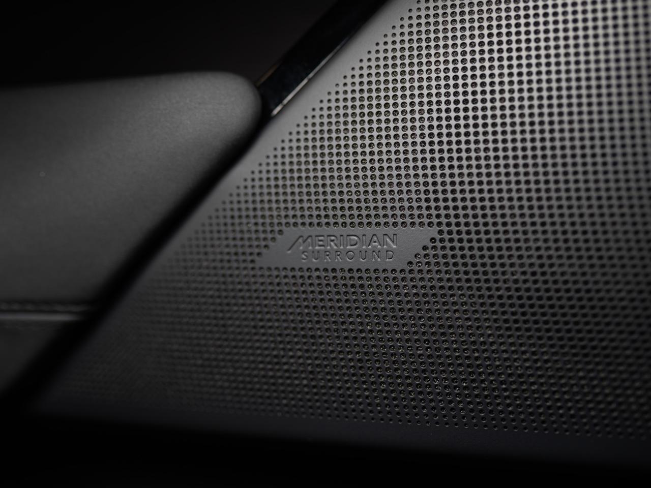 2024 Land Rover Range Rover Velar P250 | DYNAMIC | SE | MERIDIAN | PANO | 20 IN Photo