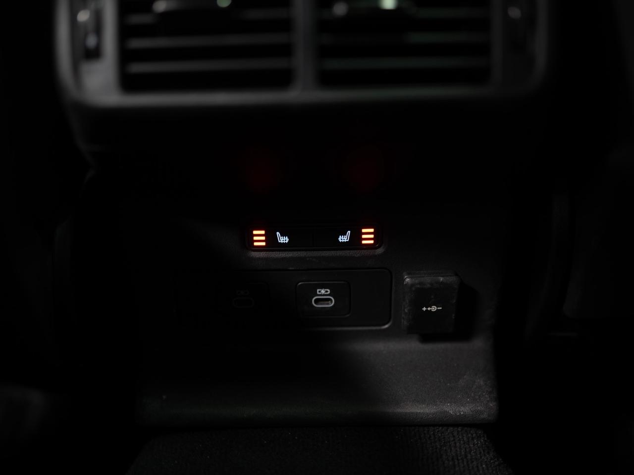 2024 Land Rover Range Rover Velar P250 | DYNAMIC | SE | MERIDIAN | PANO | 20 IN Photo