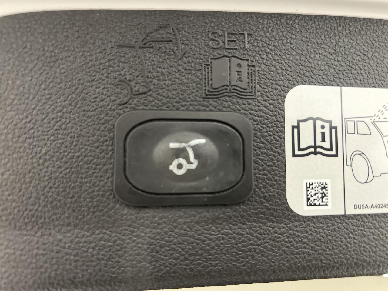 2017 Ford Escape TITANIUM AWD | 2.0L TURBO | HTD LEATHER |PANO ROOF Photo