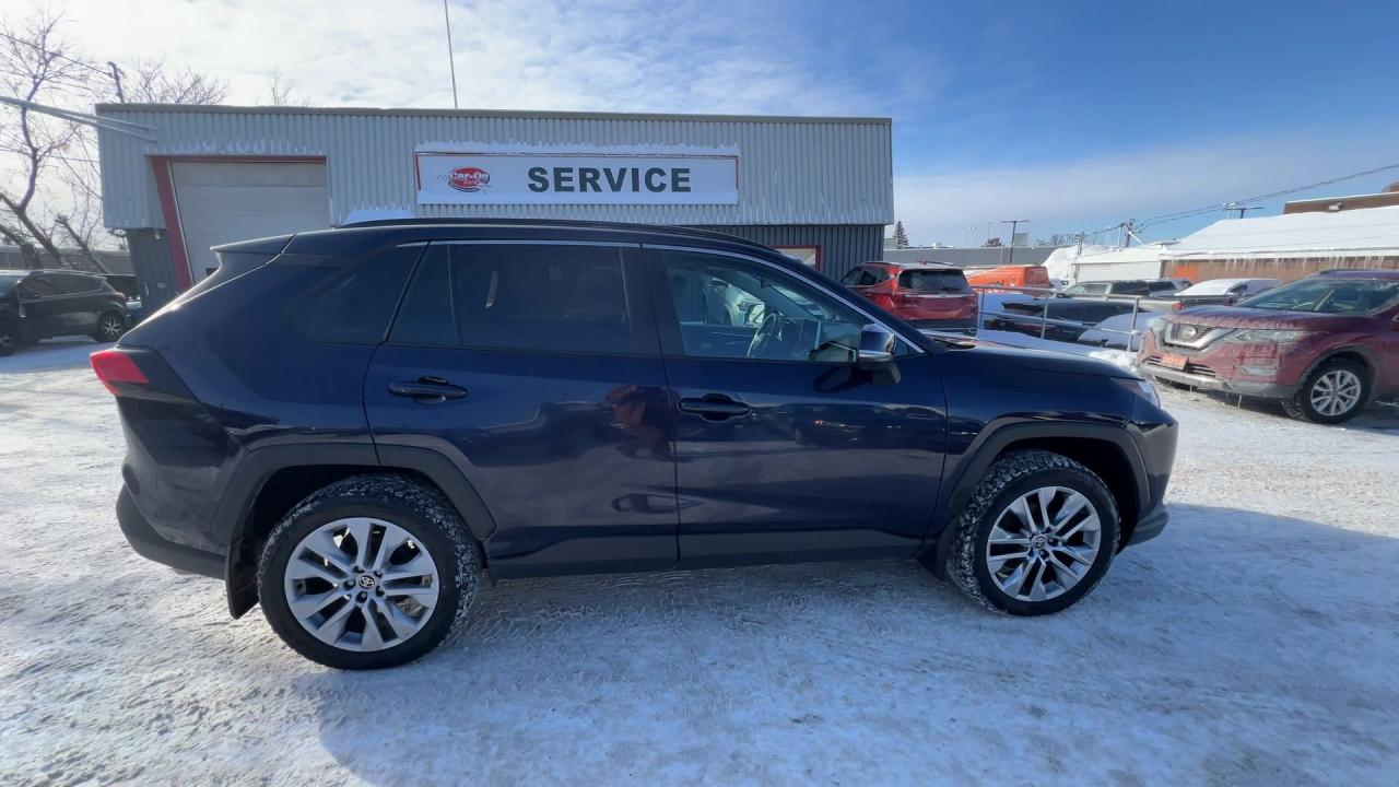 2023 Toyota RAV4 XLE PREMIUM AWD | HTD LEATHER | SUNROOF | CARPLAY Photo