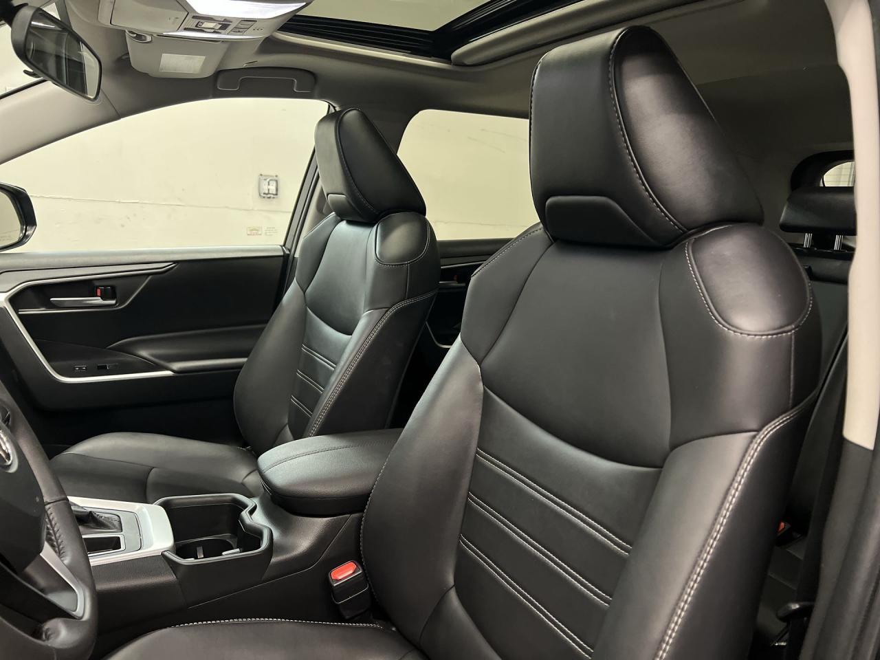 2023 Toyota RAV4 XLE PREMIUM AWD | HTD LEATHER | SUNROOF | CARPLAY Photo
