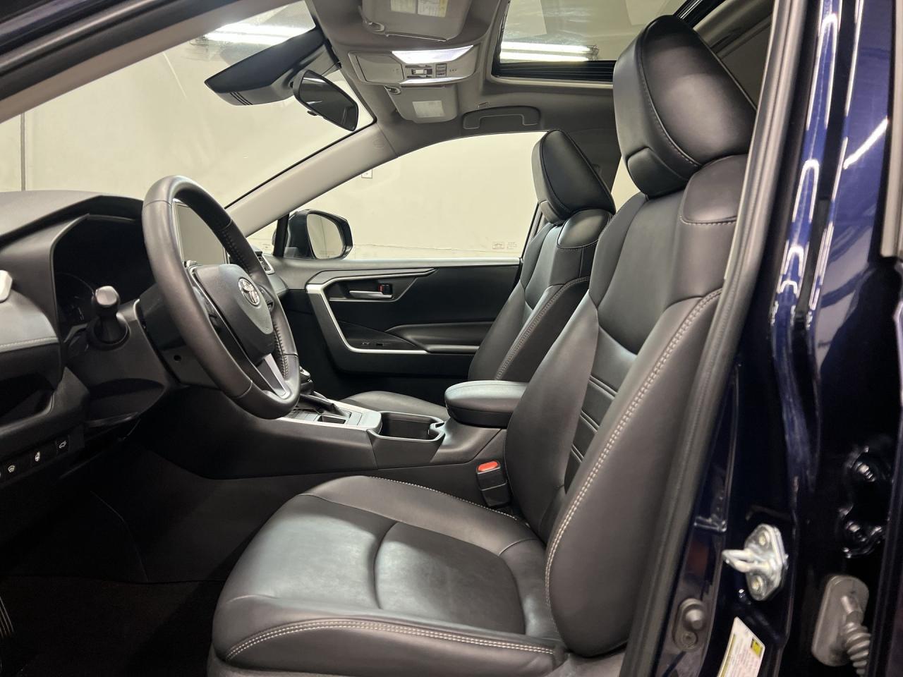2023 Toyota RAV4 XLE PREMIUM AWD | HTD LEATHER | SUNROOF | CARPLAY Photo