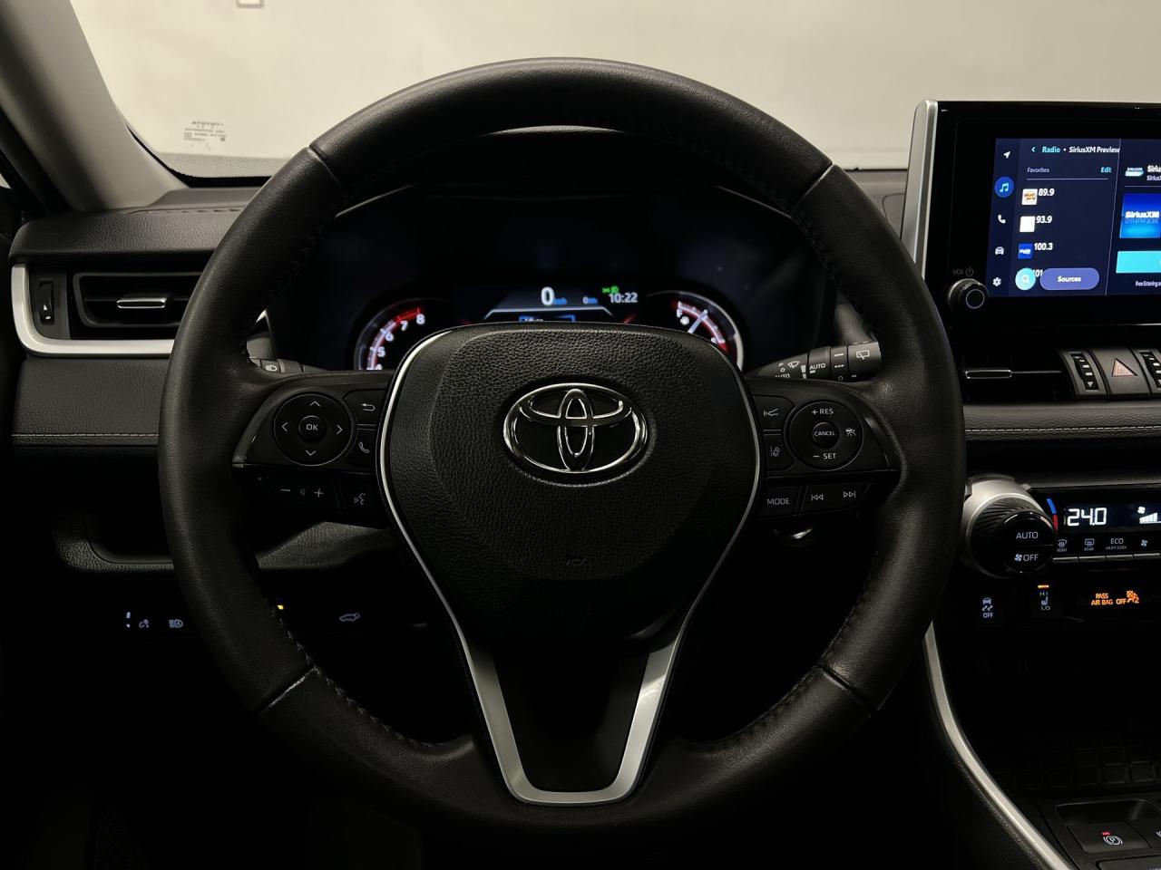 2023 Toyota RAV4 XLE PREMIUM AWD | HTD LEATHER | SUNROOF | CARPLAY Photo