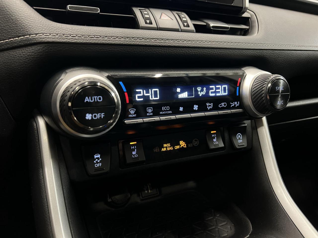 2023 Toyota RAV4 XLE PREMIUM AWD | HTD LEATHER | SUNROOF | CARPLAY Photo