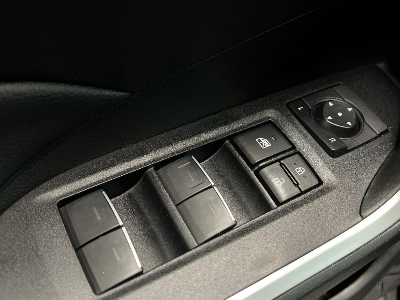 2023 Toyota RAV4 XLE PREMIUM AWD | HTD LEATHER | SUNROOF | CARPLAY Photo